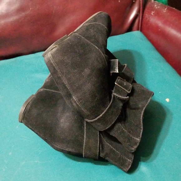 Black Suede Ankle Booties 9M - Picture 3 of 4